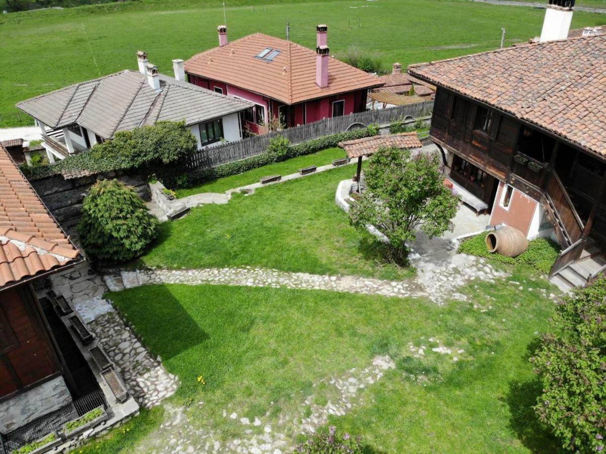 Hadji Neikovi Guest Houses Koprivshtitsa Esterno foto