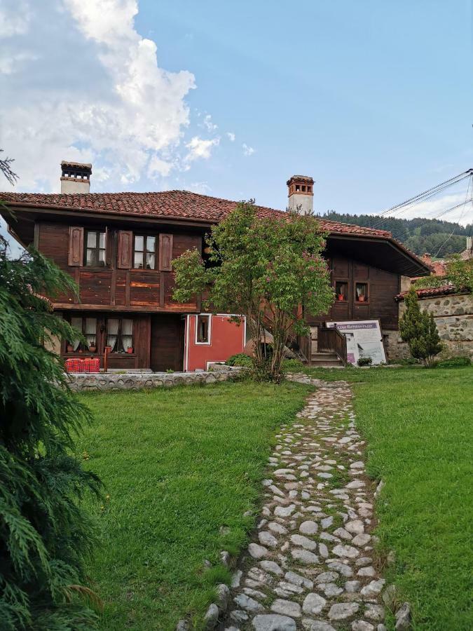 Hadji Neikovi Guest Houses Koprivshtitsa Esterno foto