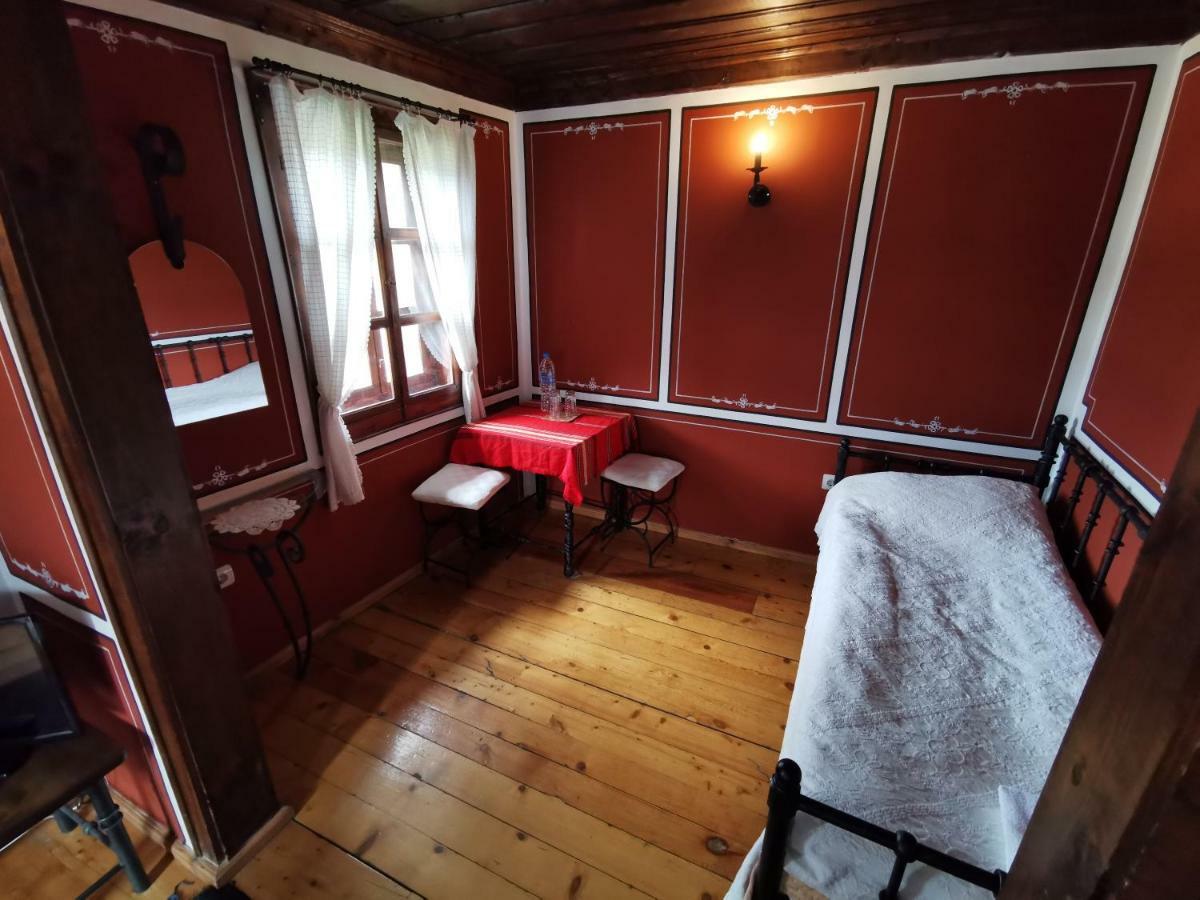 Hadji Neikovi Guest Houses Koprivshtitsa Esterno foto