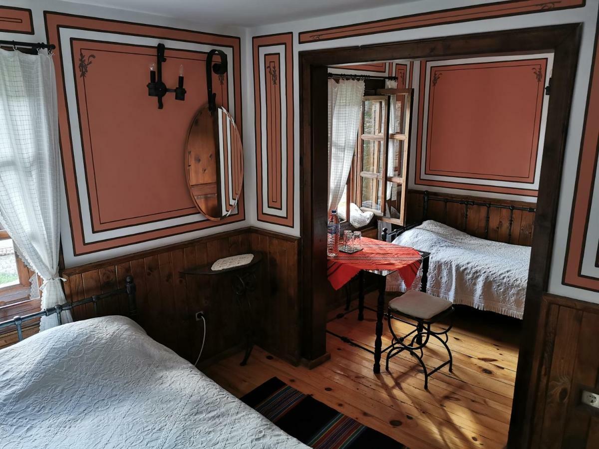 Hadji Neikovi Guest Houses Koprivshtitsa Esterno foto