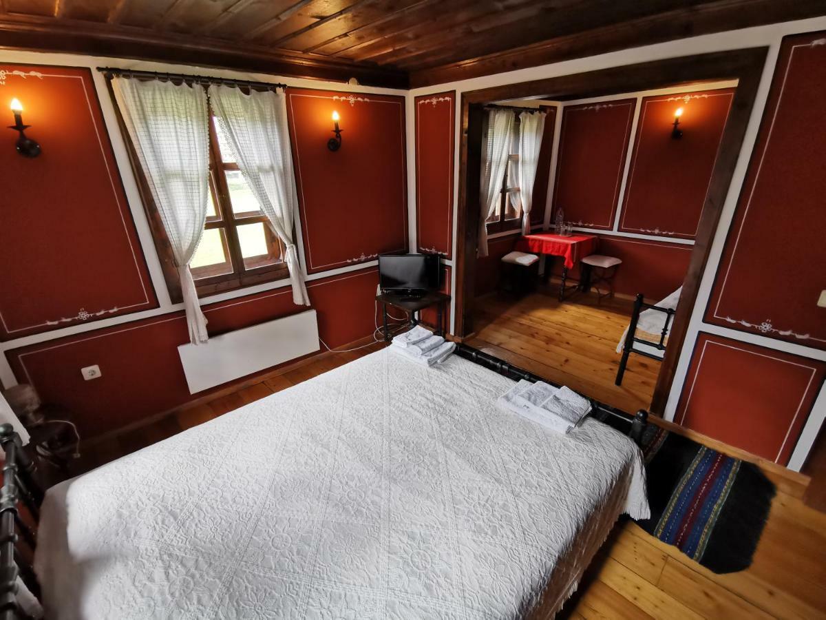 Hadji Neikovi Guest Houses Koprivshtitsa Esterno foto