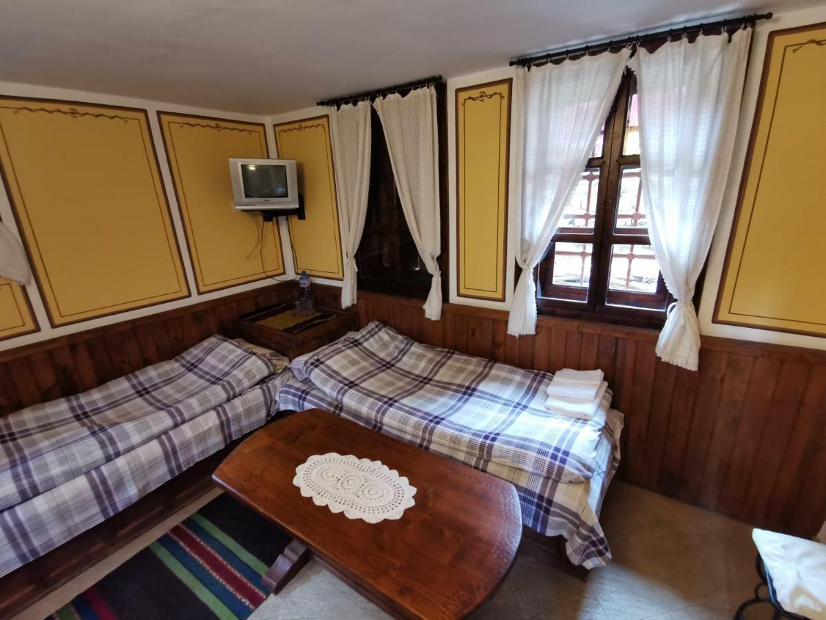 Hadji Neikovi Guest Houses Koprivshtitsa Esterno foto